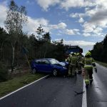 Zderzenie trzech pojazdów na DW 442. Jedna osoba pod opieką ZRM